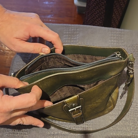 Green leather crossbody purse - Picture 5 of 8